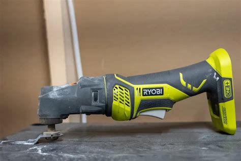 electric tool for cutting drywall